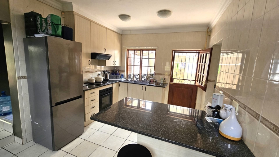 To Let 3 Bedroom Property for Rent in Meerhof North West